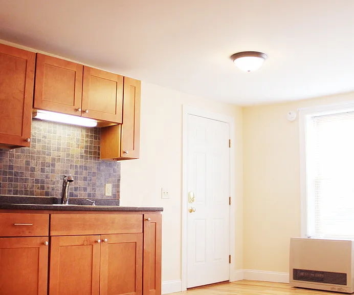 155 Maple St — Photo 3