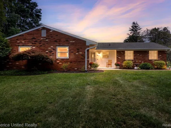3687 Van Amberg Rd, Brighton, MI 48114