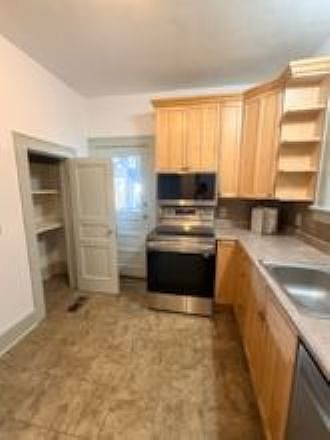 BIG kitchen with large pantry