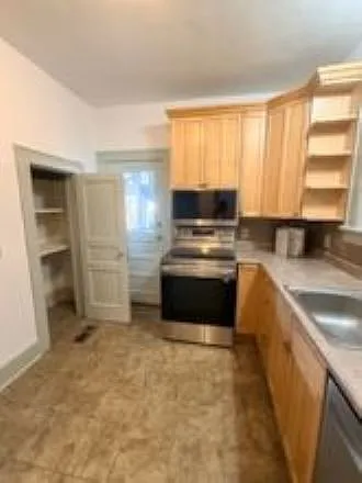 21 E 34th St