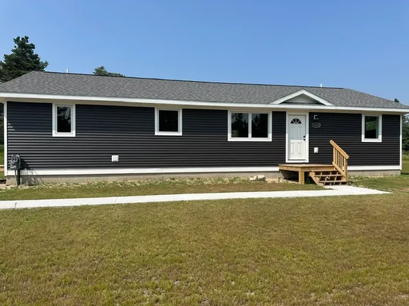 2430 Intertown Rd, Petoskey, MI 49770