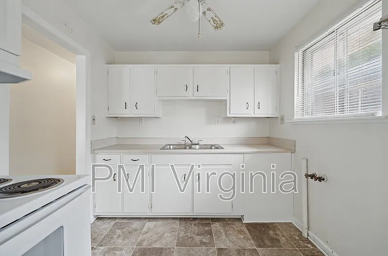 3 bed, 1.0 bath, 1000 sqft, $1,600 — Photo 3