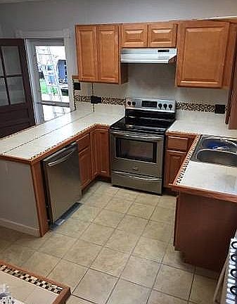 3rd image of 562 W Main St