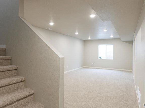 3rd image of 333 N Valley Dr