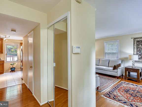 3rd image of 1 Chantilly Ct