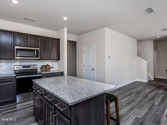 4th image of 745 Richardson Drive