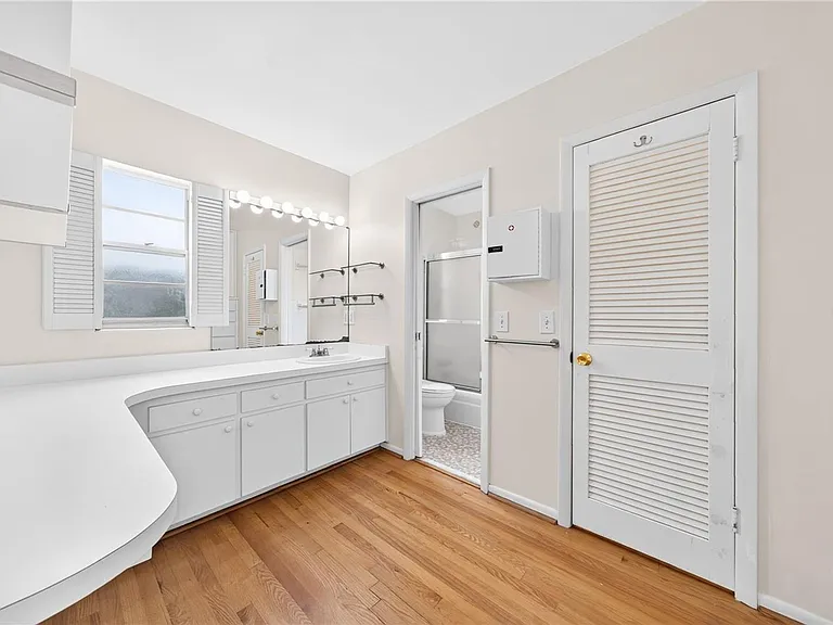2406 Shoreham Rd — Photo 4