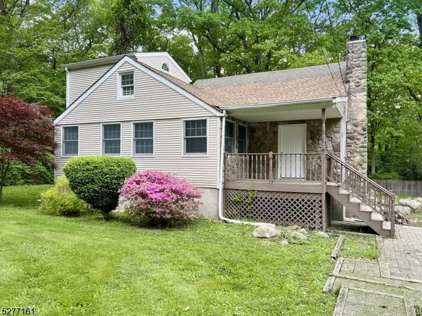20 Oakwood Trl, Kinnelon Boro, NJ 07405