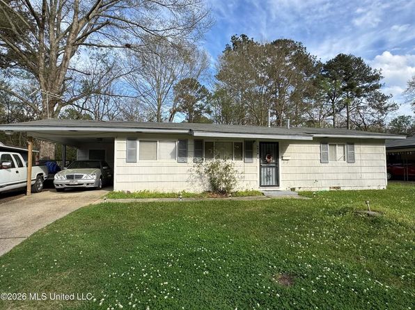 3038 Lakewood Dr