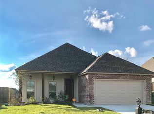 31023 Autumn Lake Dr, Walker, LA 70785