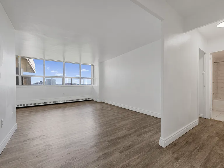65 Thorncliffe Park Dr #906 — Photo 5