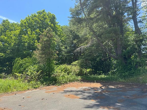 3rd image of 19 River Road