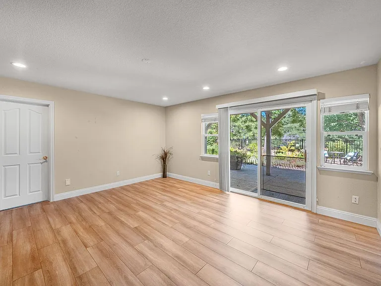 4011 Prairie Falcon Dr — Photo 36