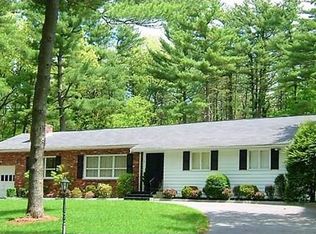 8 Maplewood Rd, Medfield, MA 02052