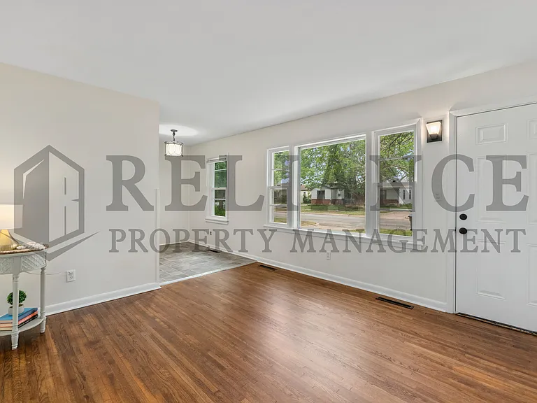 2309 W Graber St — Photo 3