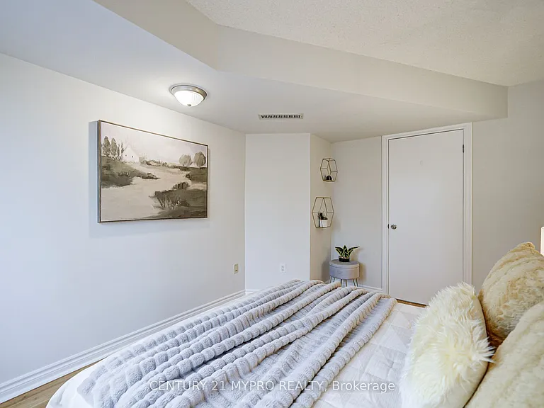 1001 Bay St #1506 — Photo 9