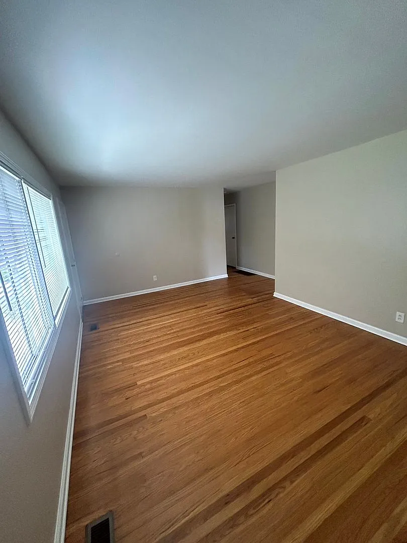 Beautiful 3-Bed Home in Prime Jeffersontown Location! — Photo 3