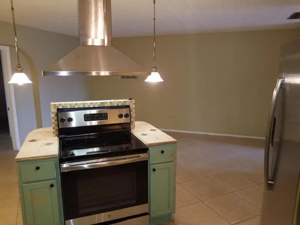 5725 FERNLEY Drive E #7, West Palm Beach, FL 33415