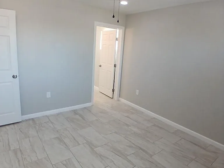 172 W Alamo St — Photo 15