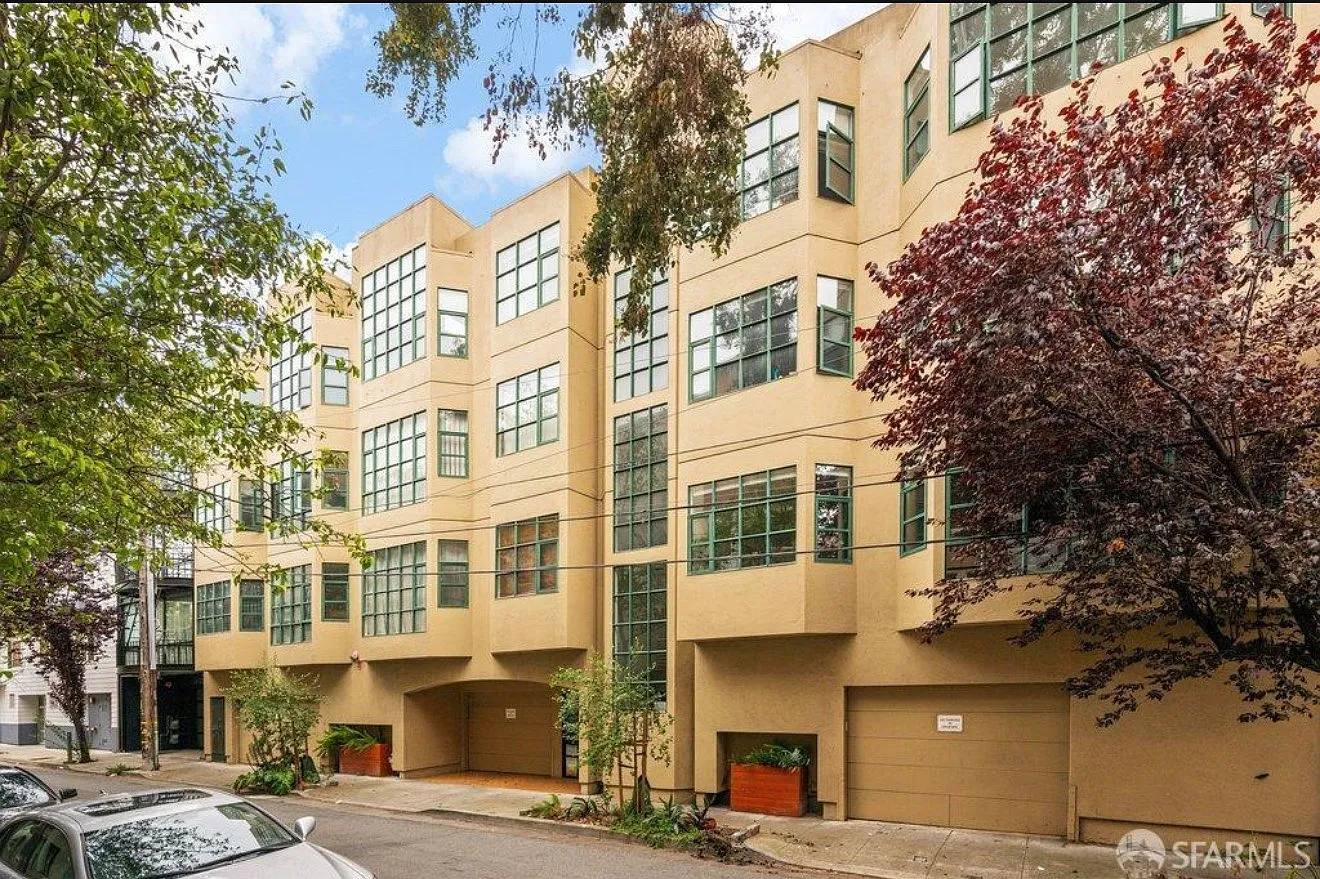 2 bed, 950 sqft, $6,800 — Photo 1