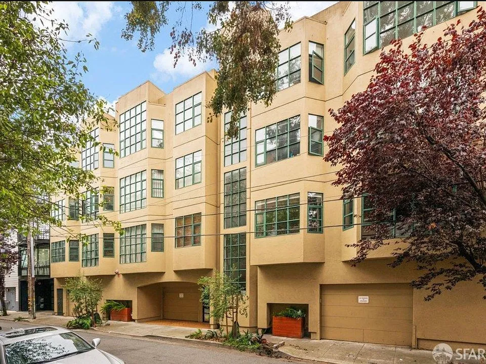 33 Vandewater St #103
