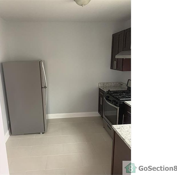 1st image of 7637 S East End Ave APT 1E