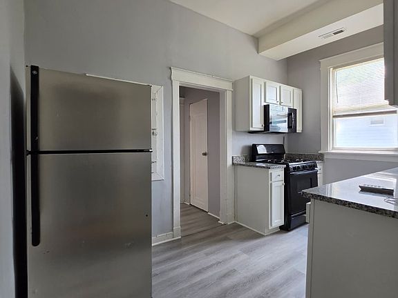 2nd image of 2206 Roslyn Ave #1