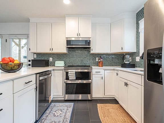 3rd image of 9401 S Pointe Retreat Dr