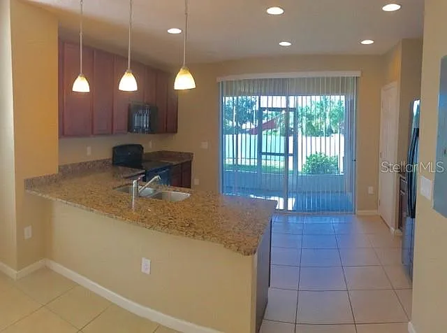 2 bed, 2.5 bath, 1076 sqft, $1,700 — Photo 2