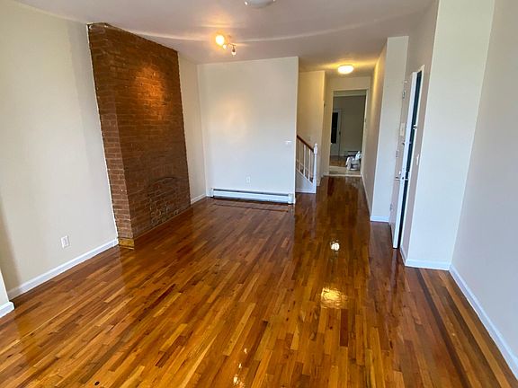 2nd image of 1046 Washington Ave APT 1