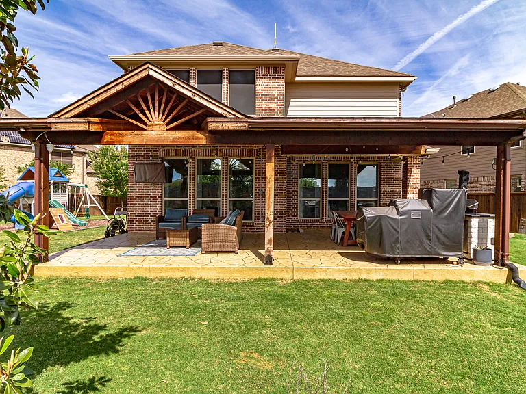 600 Wilshire Ln — Photo 1