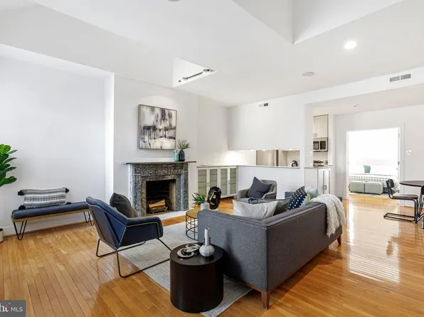 306 S 10th St APT D, Philadelphia, PA 19107