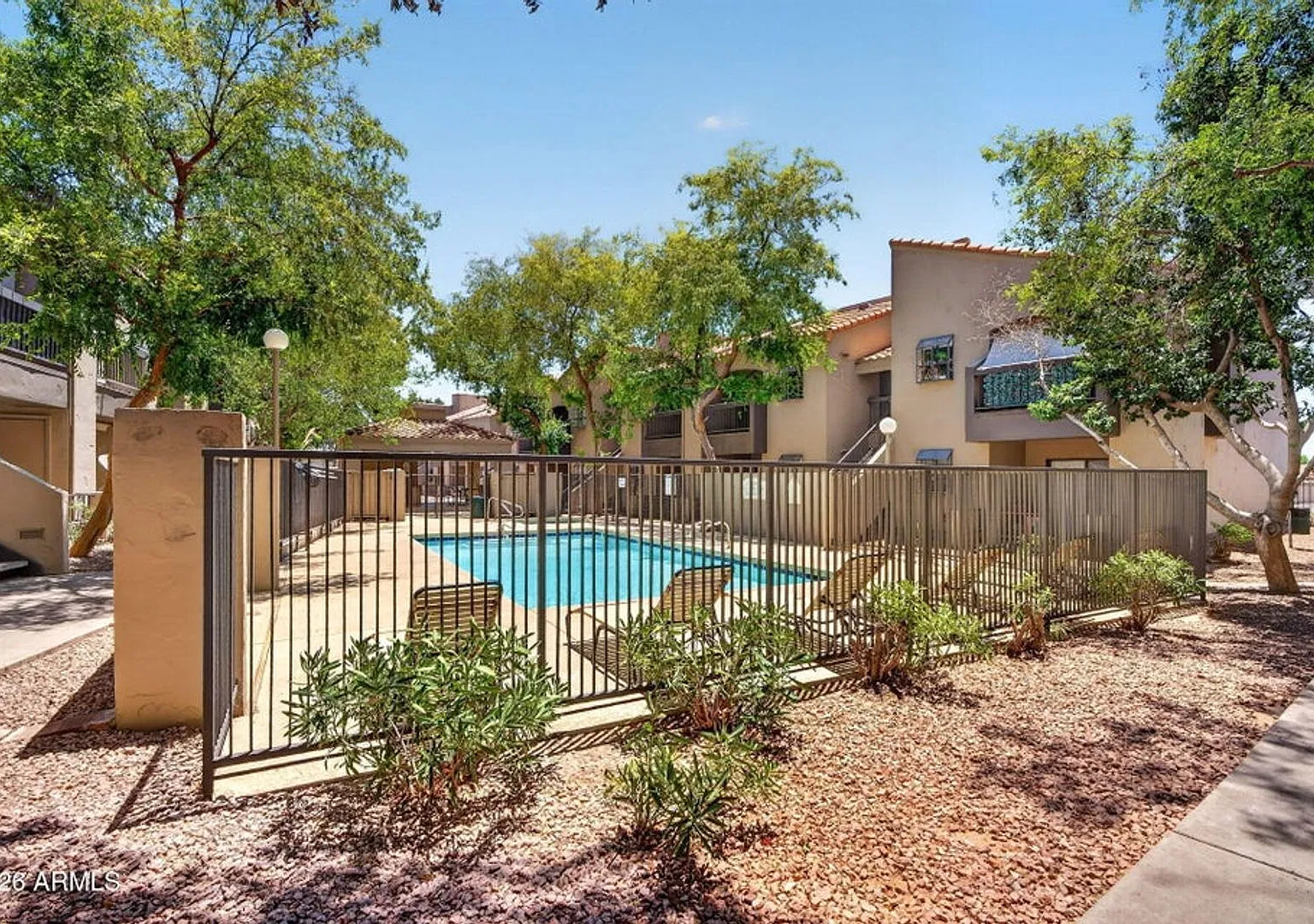 Ideal 2 Br 2 Ba 1 Carport Condo Near Southern and Country Club in Mesa — Photo 1