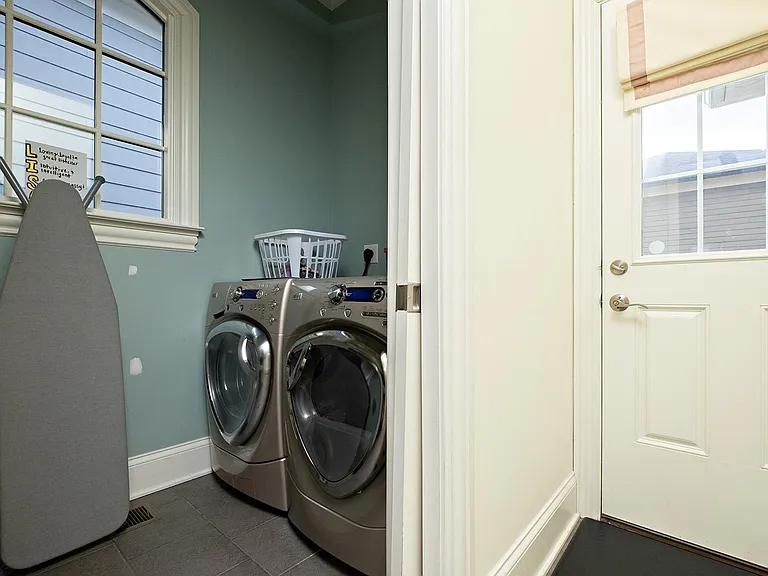 9406 Harlequin St — Photo 21