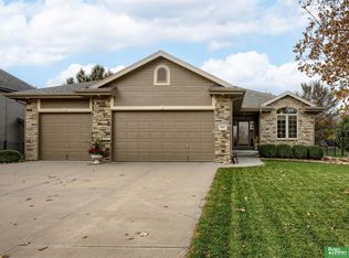 7607 Overview St, Papillion, NE 68046