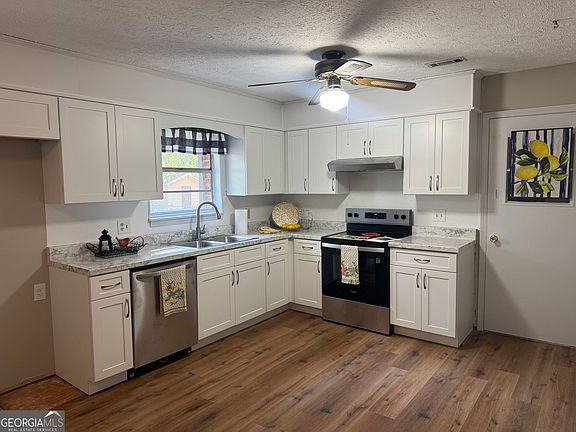 4th image of 226 2nd St