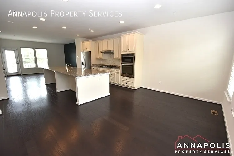 7827 Bakers Creek Ln — Photo 2