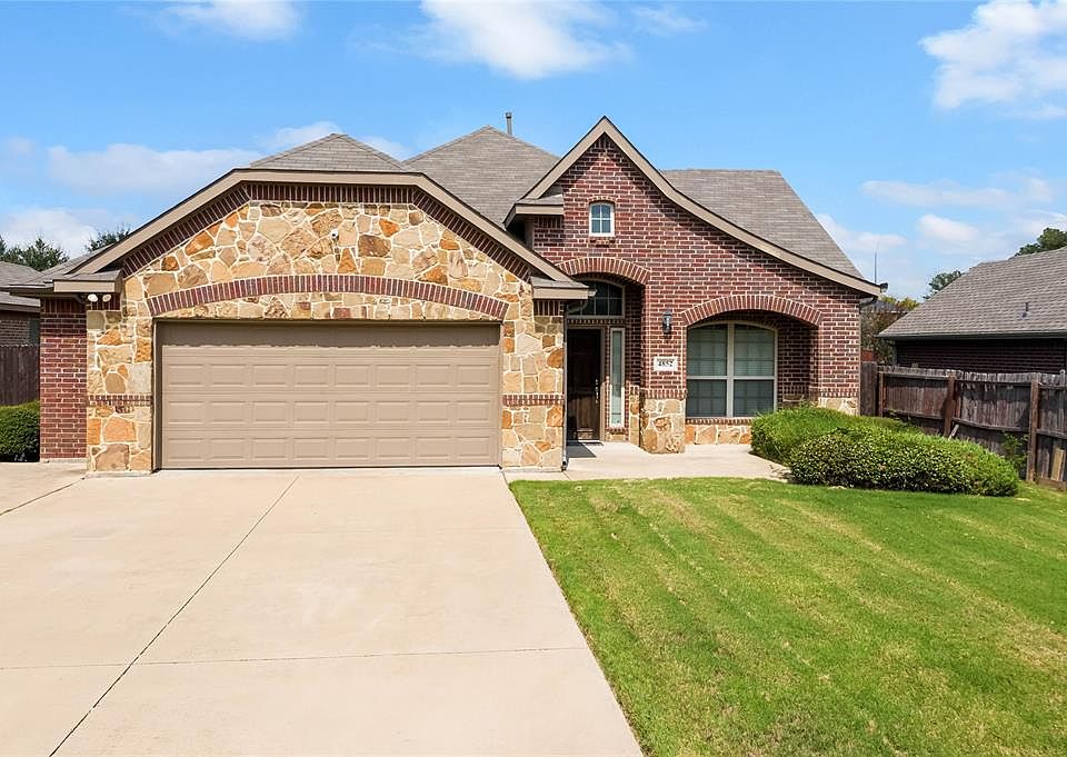 1st image of 4852 Monarch Dr