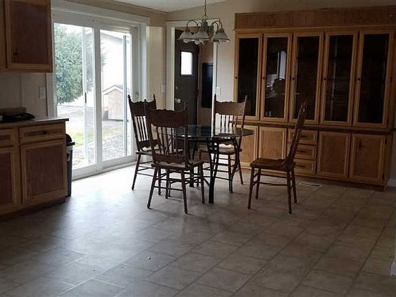3rd image of 100 Garden Dr