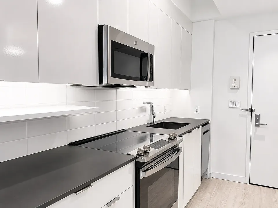 22 Chapel St #14I
