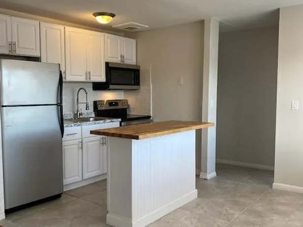 223 Iranistan Ave #F12, Bridgeport, CT 06604