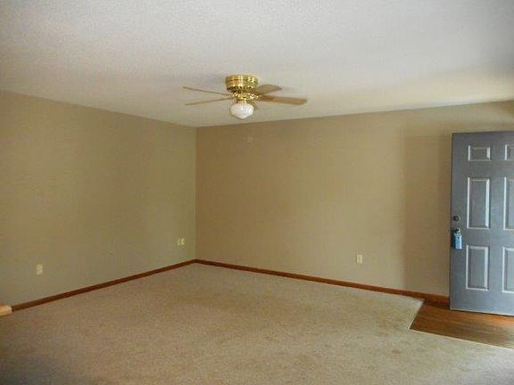 5th image of 2910 E Moore St River Oaks Cmns #37