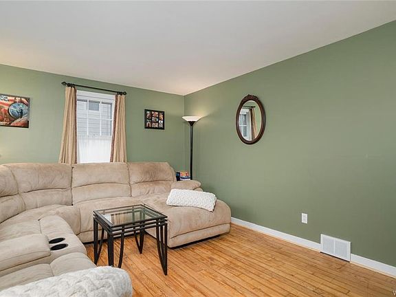 3rd image of 48 Stanton St