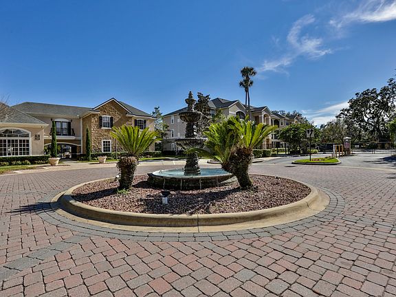 3rd image of 940 Village Trl Unit 9-104
