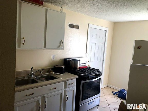 2nd image of 2420 N Indiana Ave