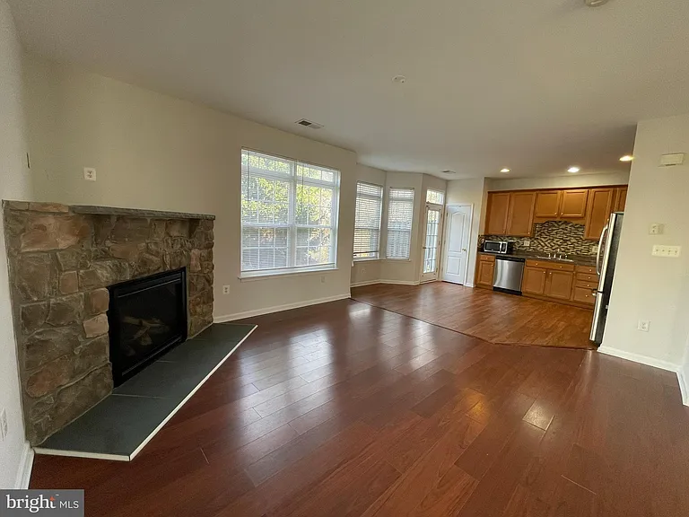 314 Kintyre Ln — Photo 8