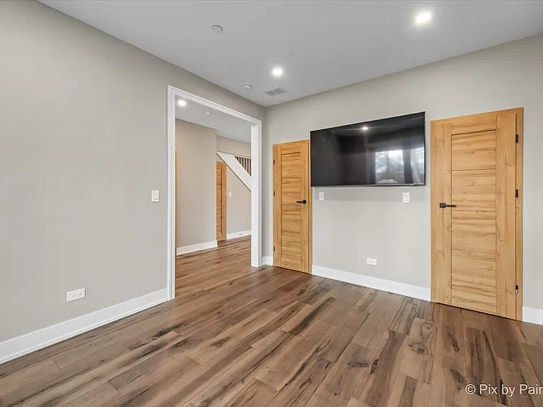 148 Oak St — Photo 16