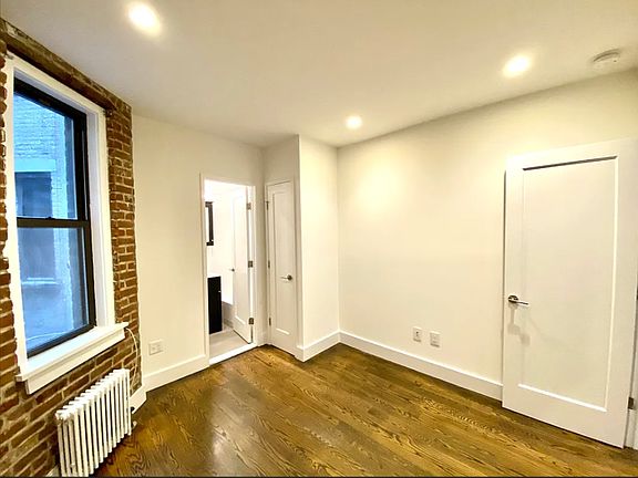 4th image of 245 E 39th St APT 4A