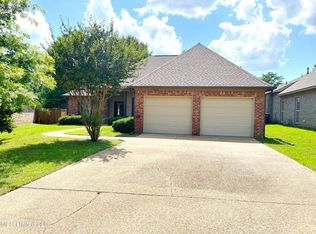 623 Chambord Dr, Brandon, MS 39042