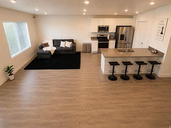 3rd image of 943 Jack Dr #2201